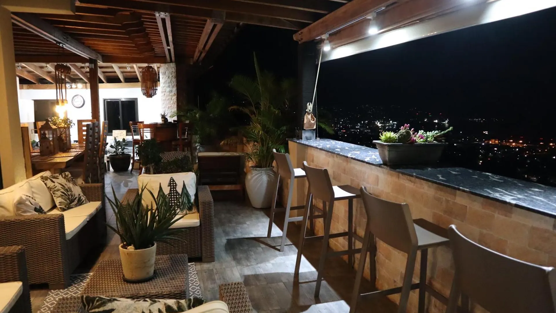Отель 180 Degrees Self-Catering Виктория